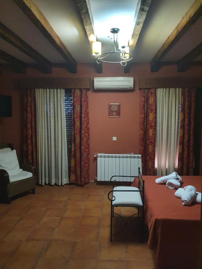 Hostal La Plata Oropesa Eksteriør billede