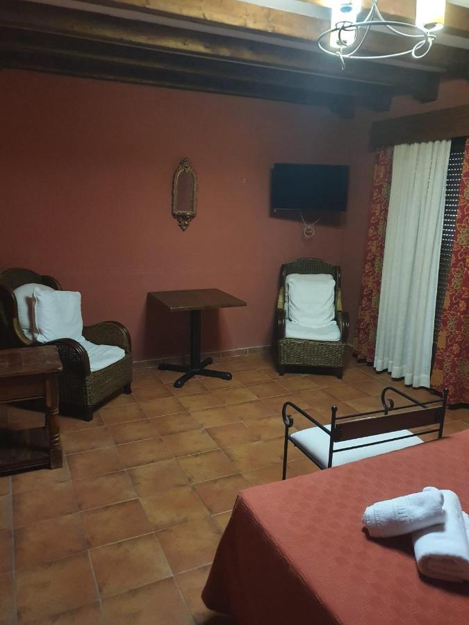 Hostal La Plata Oropesa Eksteriør billede