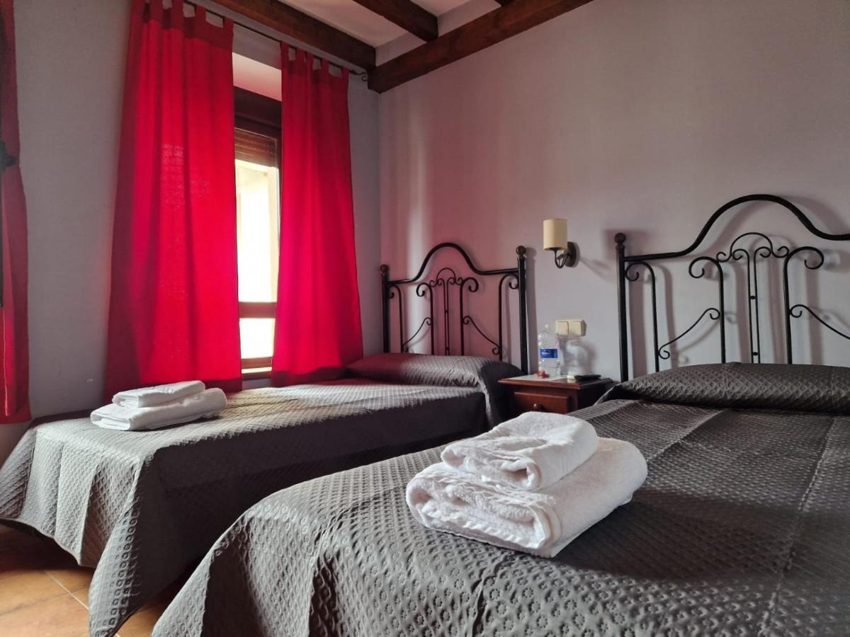 Hostal La Plata Oropesa Eksteriør billede