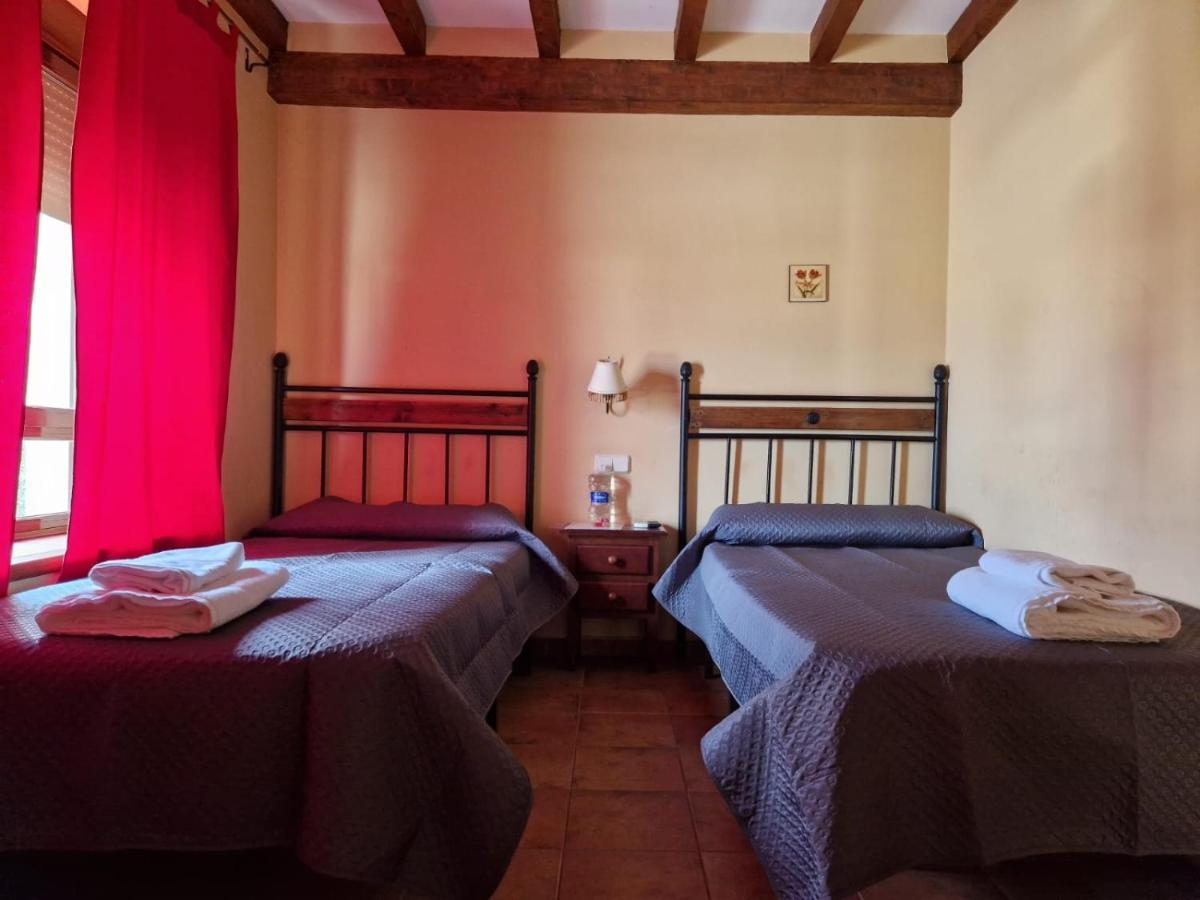Hostal La Plata Oropesa Eksteriør billede